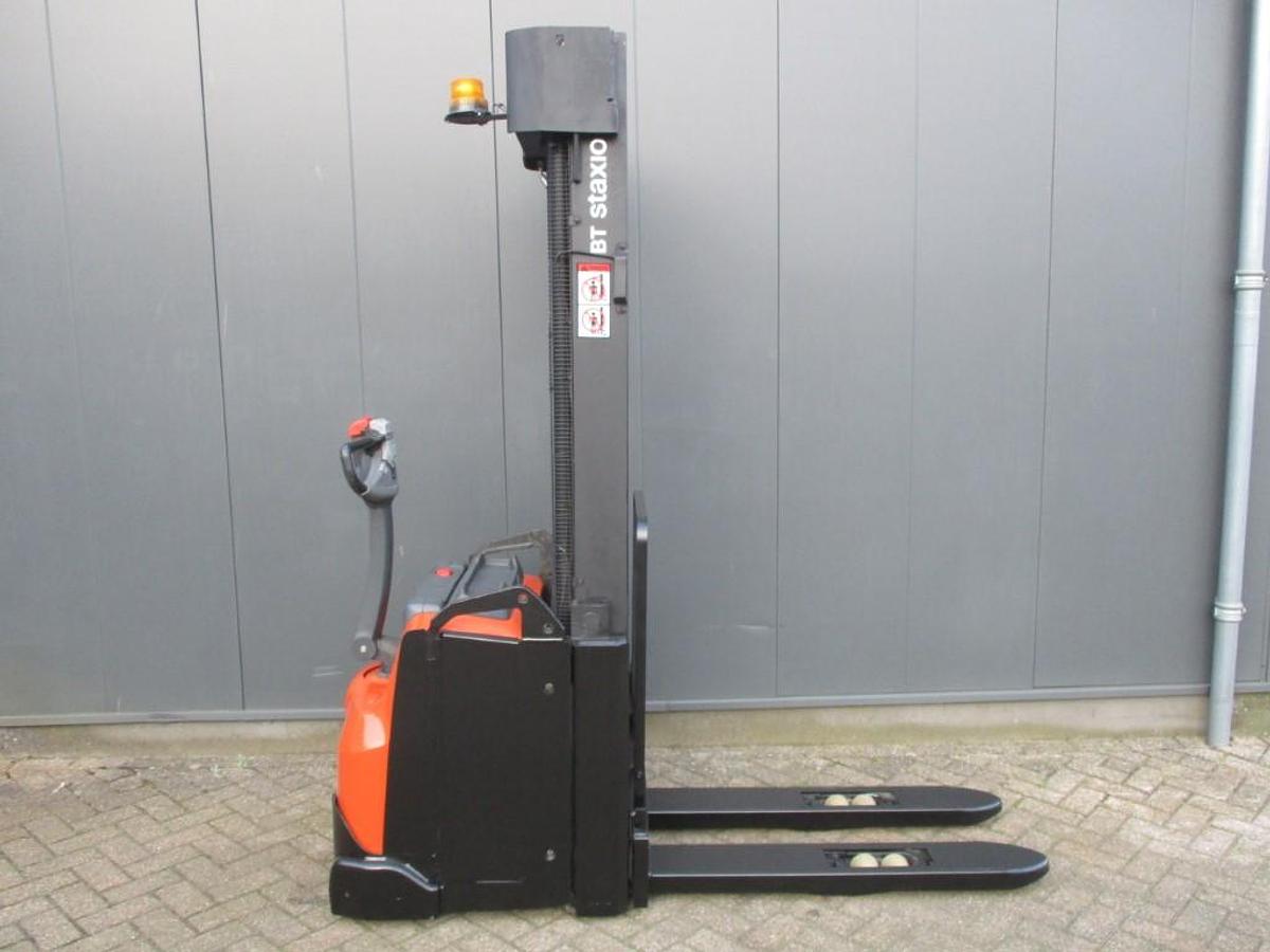 Refurbished 2018 TOYOTA SWE160L triplex - 1551