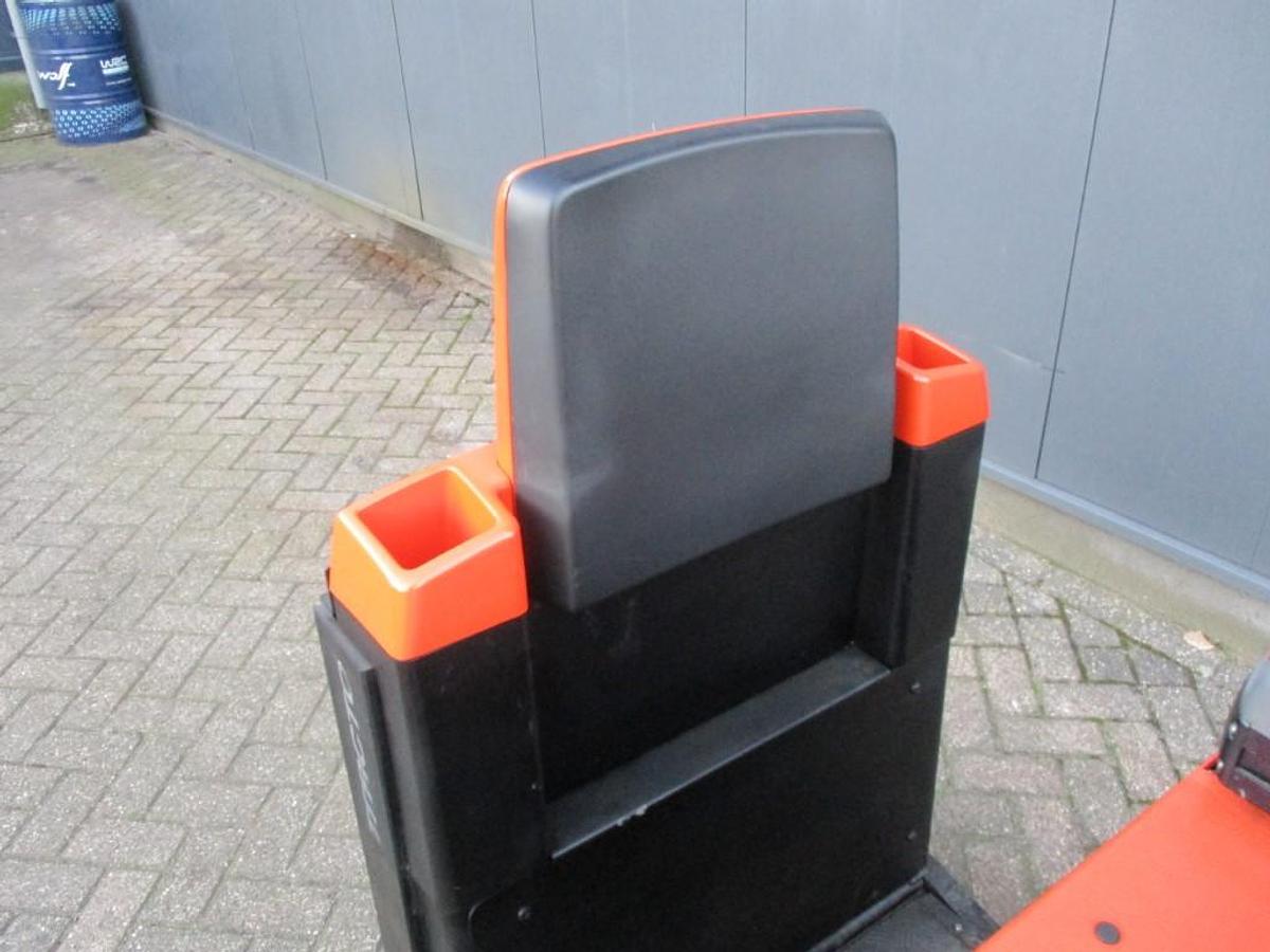 Refurbished 2018 TOYOTA TSE300 Tracto