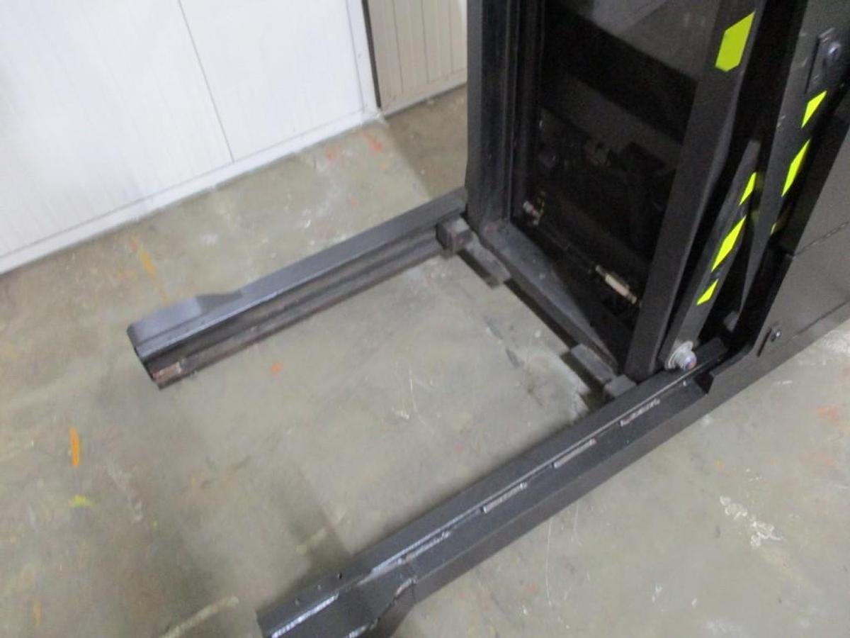 Refurbished 2018 TOYOTA SWE120XR - 942