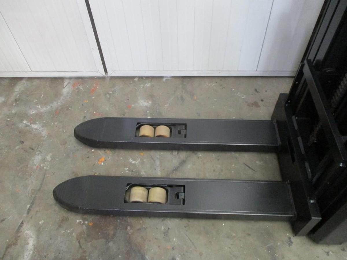 Refurbished 2017 TOYOTA SWE 145 triplex - 2256
