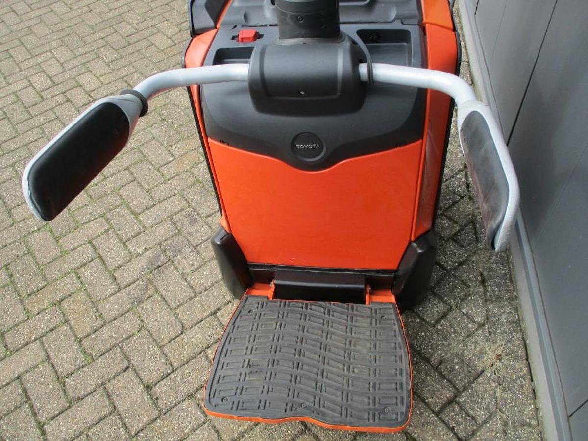 Refurbished 2017 TOYOTA LPE200 - 2062