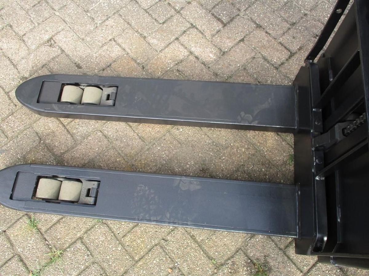 Refurbished 2017 TOYOTA SWE 080L - 1142
