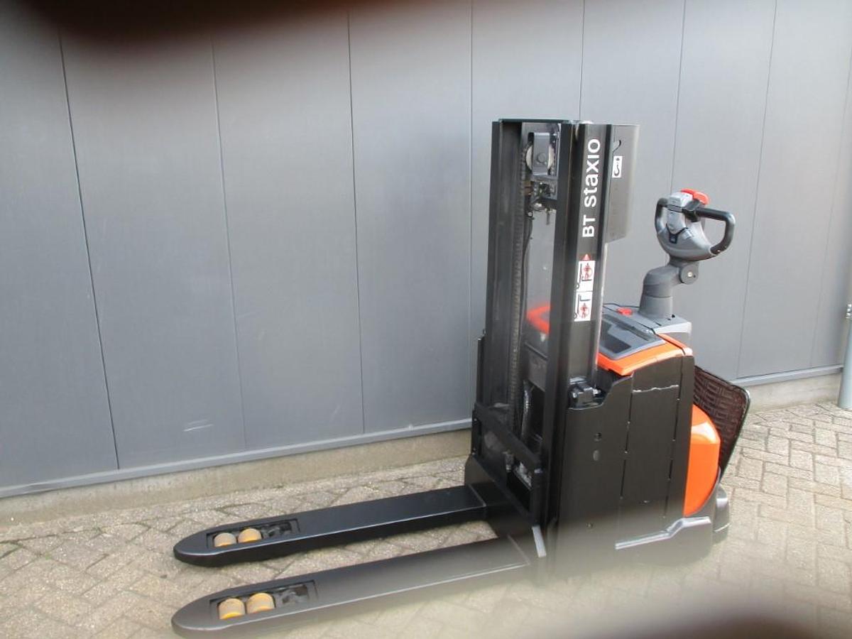 Refurbished 2018 TOYOTA SWE 200D - 1448
