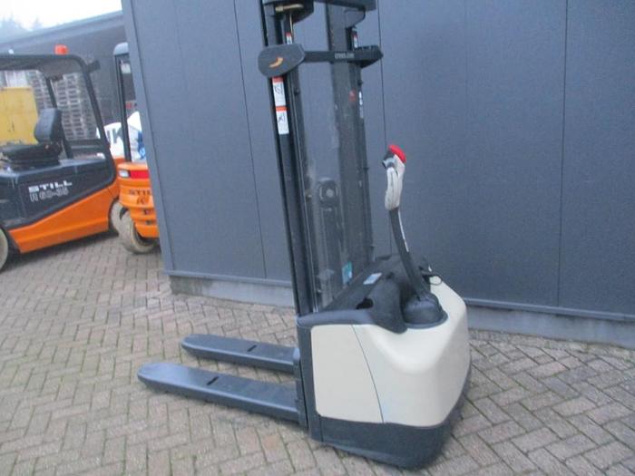 Refurbished 2005 Crown WF 3000-1.0 TL