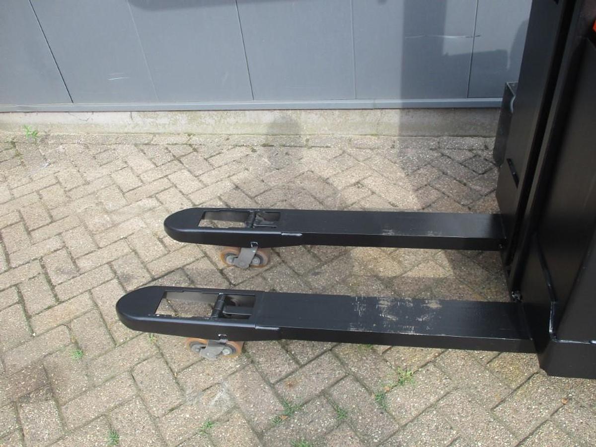 Refurbished 2015 TOYOTA BT SWE 080L - 1077