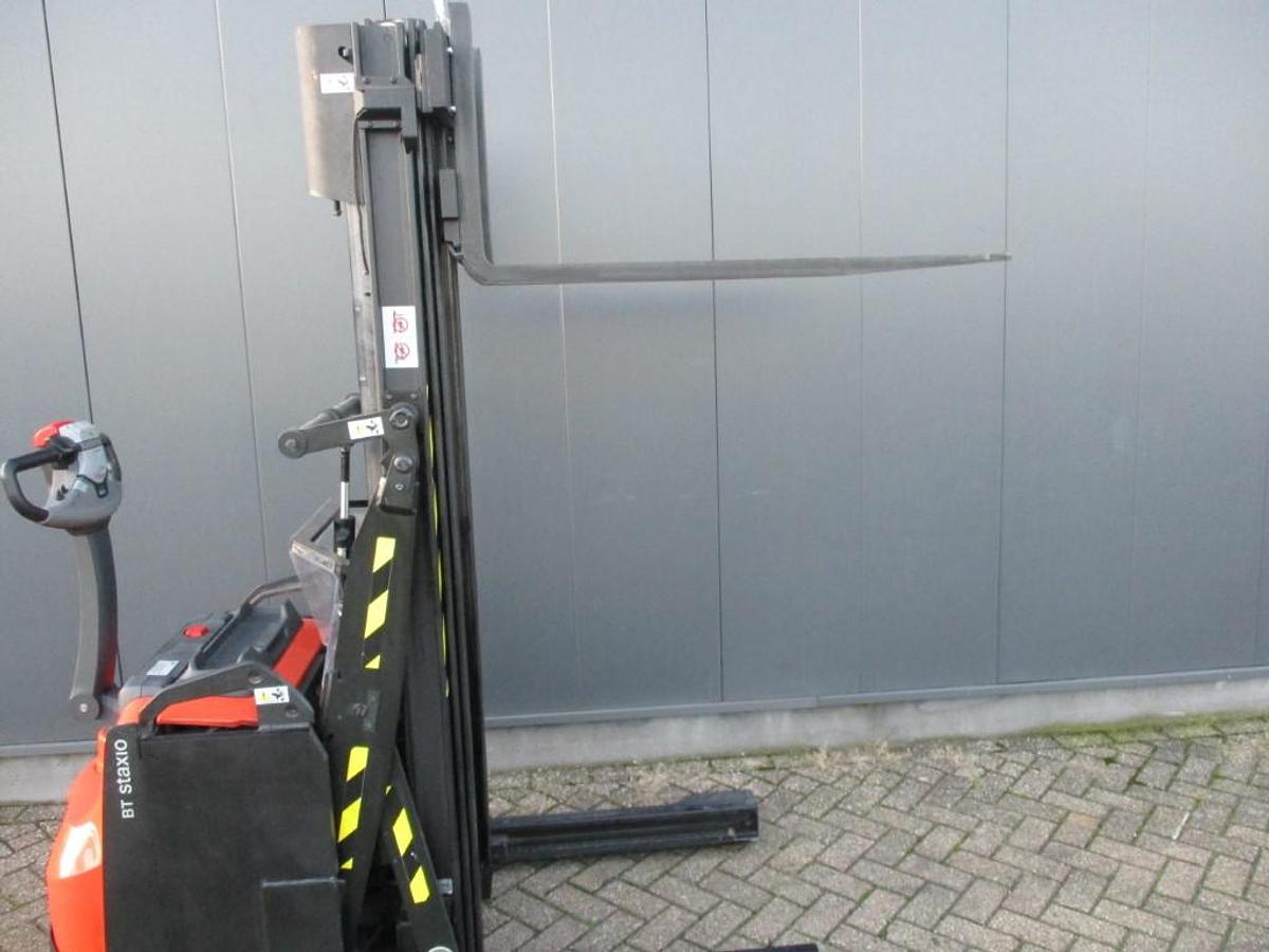 Refurbished 2017 TOYOTA SWE120XR