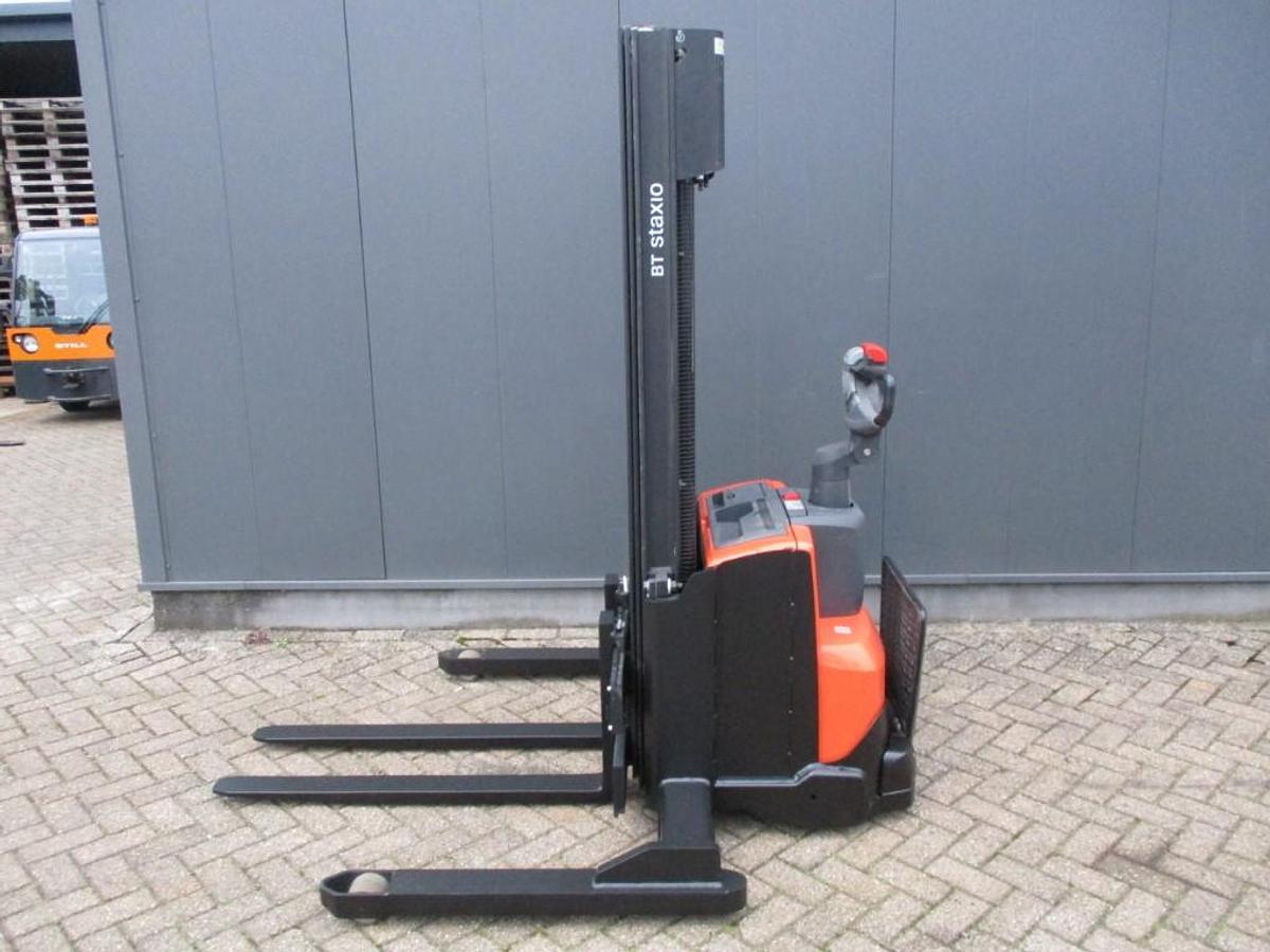 Refurbished 2018 TOYOTA SWE120S triplex - 176