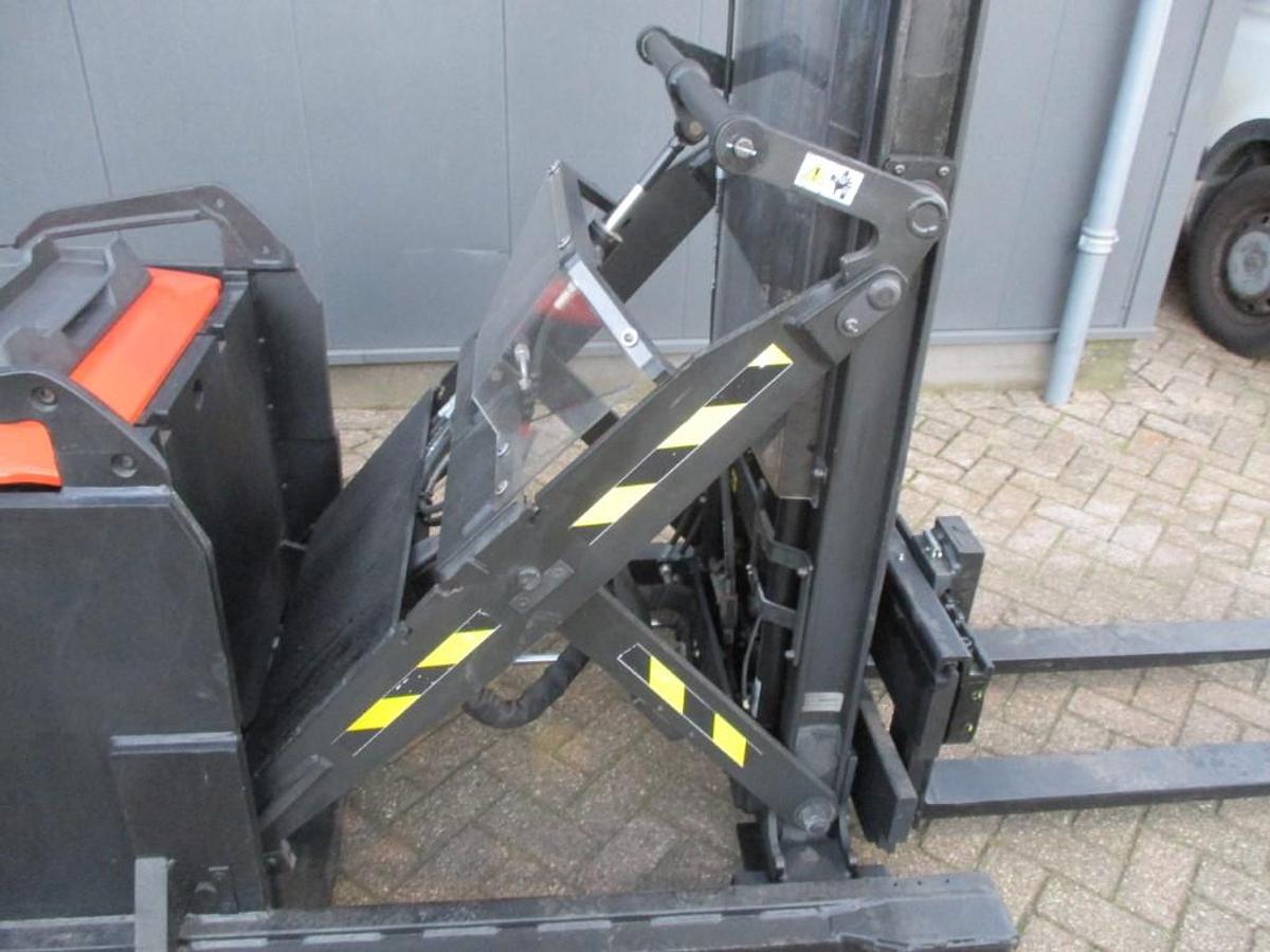 Refurbished 2018 TOYOTA SWE120XR triplex - 142