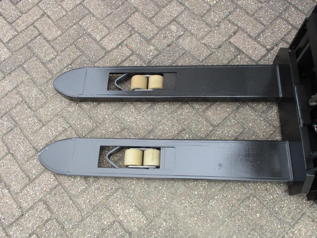 Refurbished 2017 TOYOTA SWE140 - 784