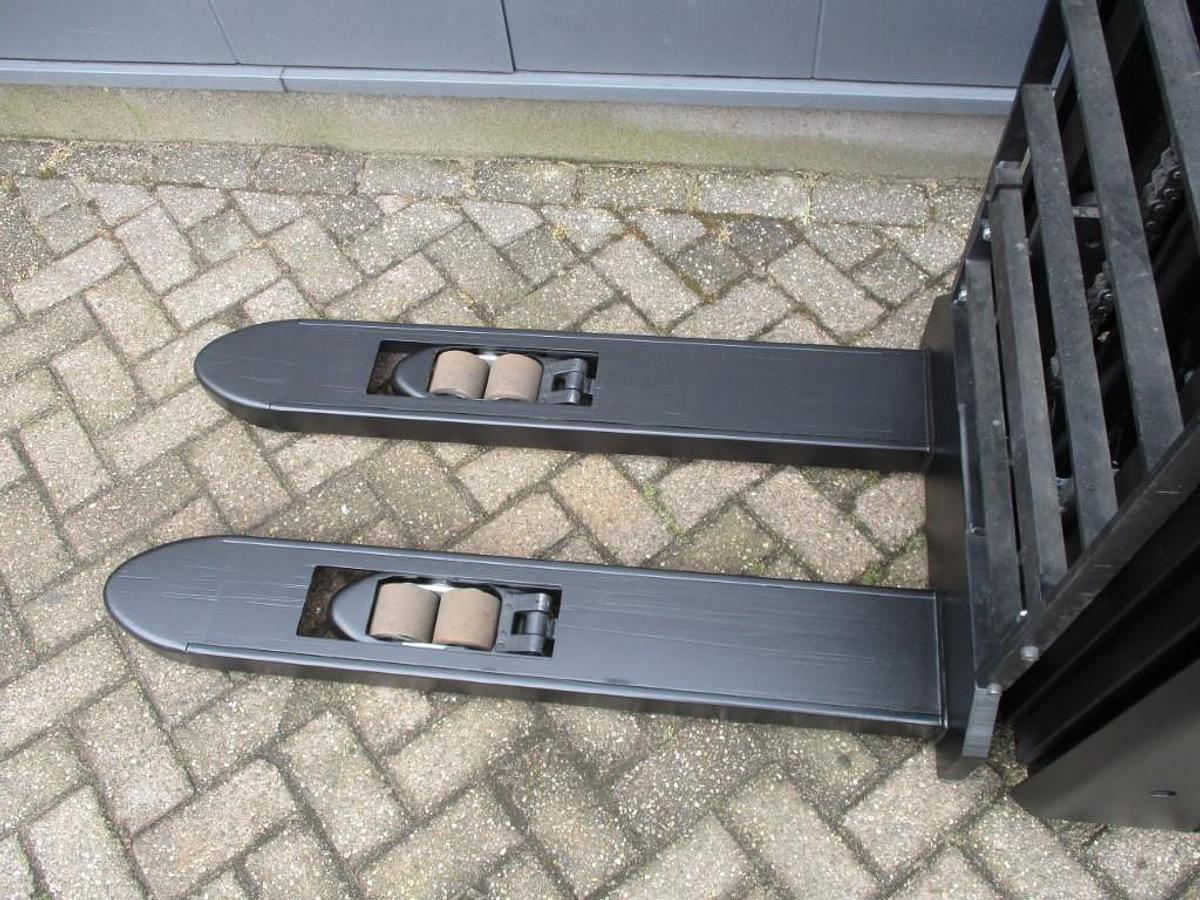 Refurbished 2018 TOYOTA SWE140L - 597