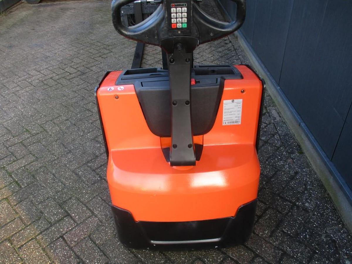 Refurbished 2017 TOYOTA SWE 080L - 1302