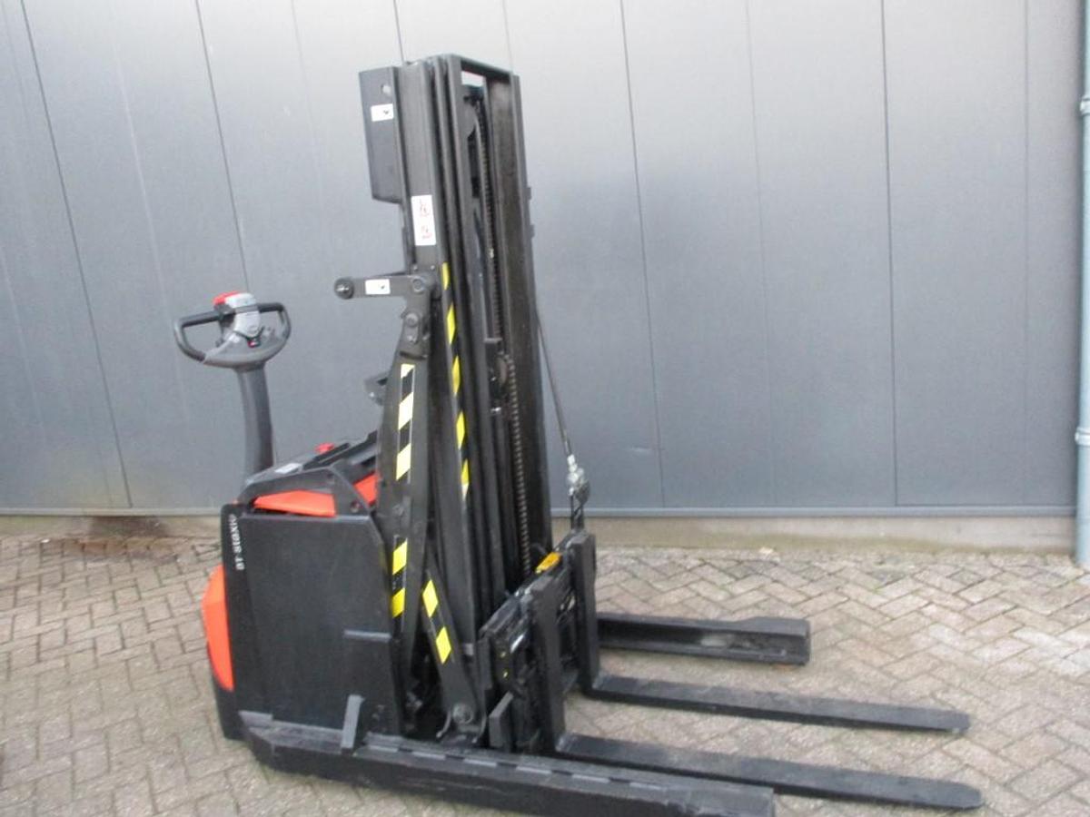 Refurbished 2018 TOYOTA SWE120XR triplex - 142