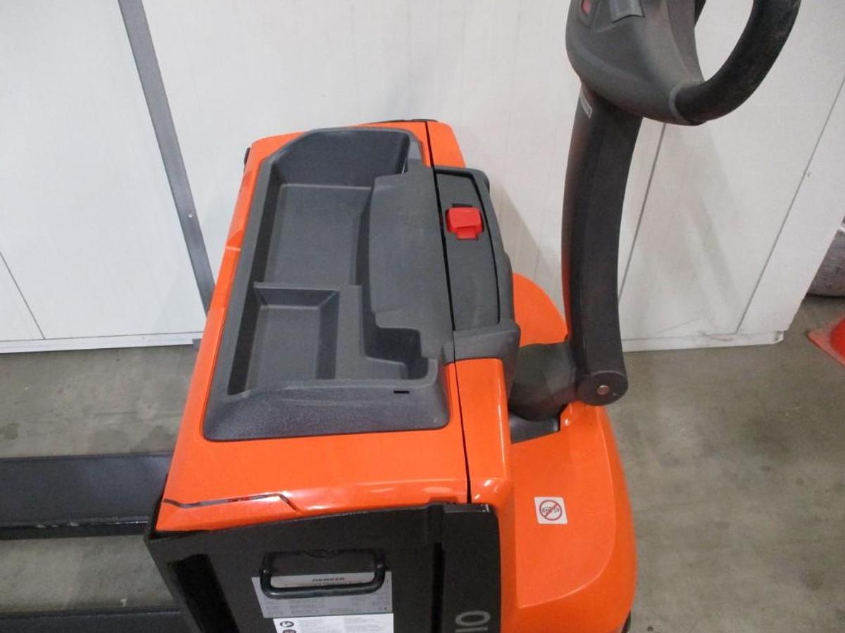 Refurbished 2021 TOYOTA LWE200 - 584