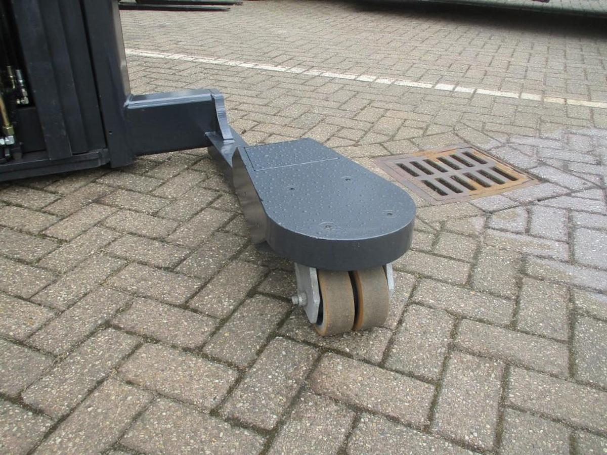 Refurbished 2007 Crown WS2300 18TT 4W