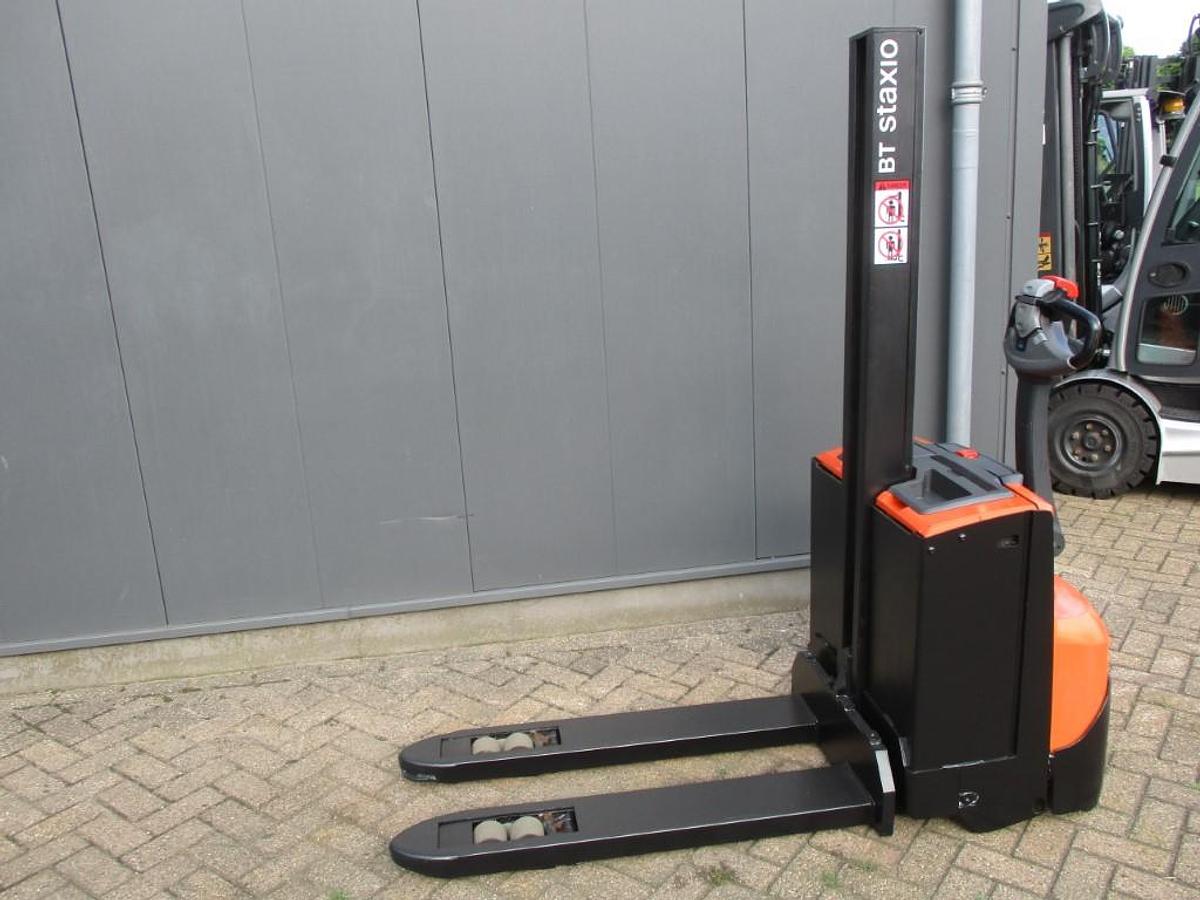 Refurbished 2015 TOYOTA BT SWE 080L - 1101