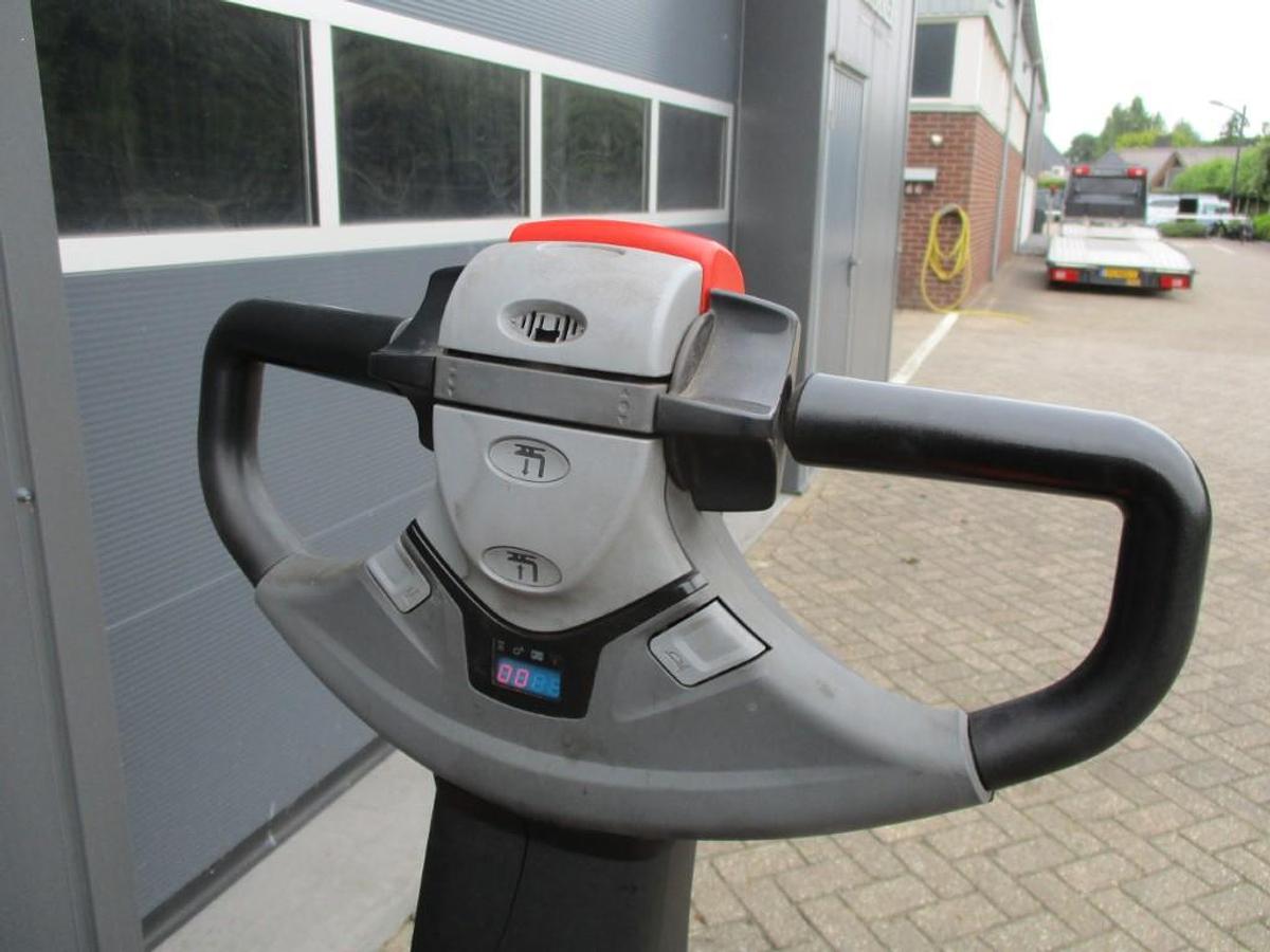 Refurbished 2016 TOYOTA BT LPE200 - 2365