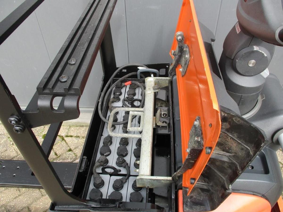 Refurbished 2017 TOYOTA LPE200 - 2062