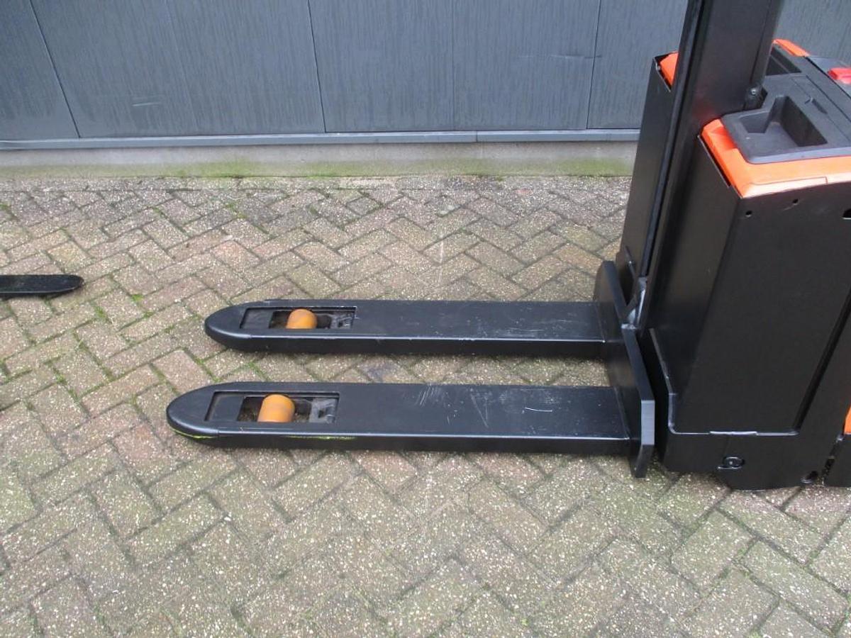 Refurbished 2017 TOYOTA SWE 080L