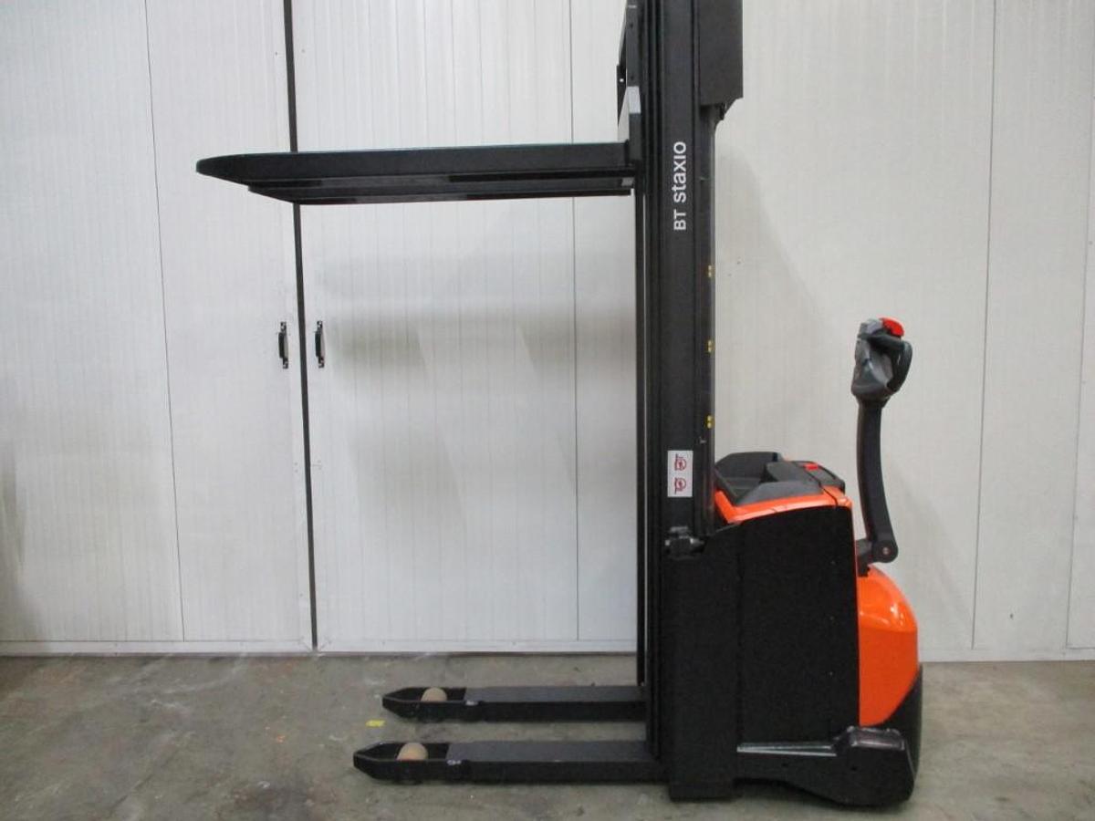 Refurbished 2021 TOYOTA SWE140 triplex - 1560