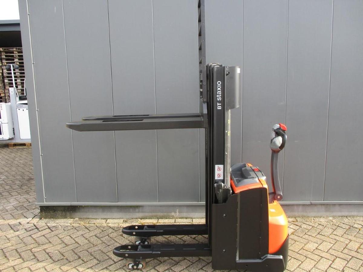 Refurbished 2018 TOYOTA SWE140L - 560