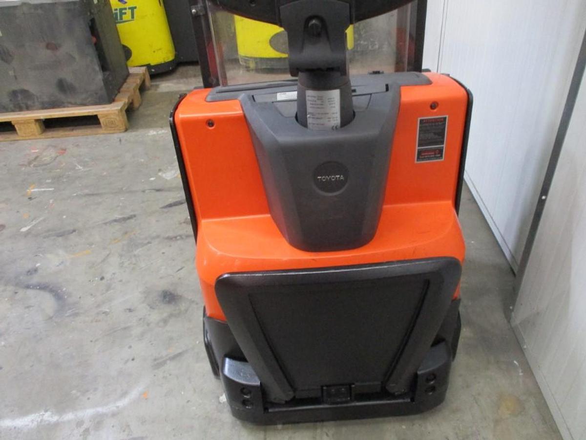 Refurbished 2018 TOYOTA SWE120 - 639