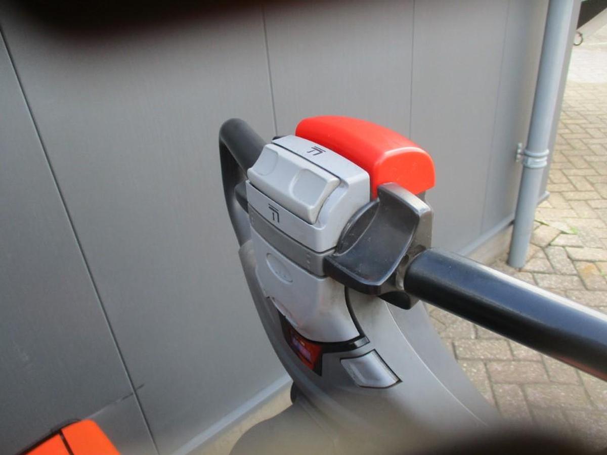 Refurbished 2018 TOYOTA SWE 200D - 1448