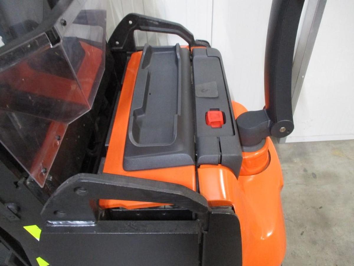 Refurbished 2019 TOYOTA SWE120XR triplex - 1201