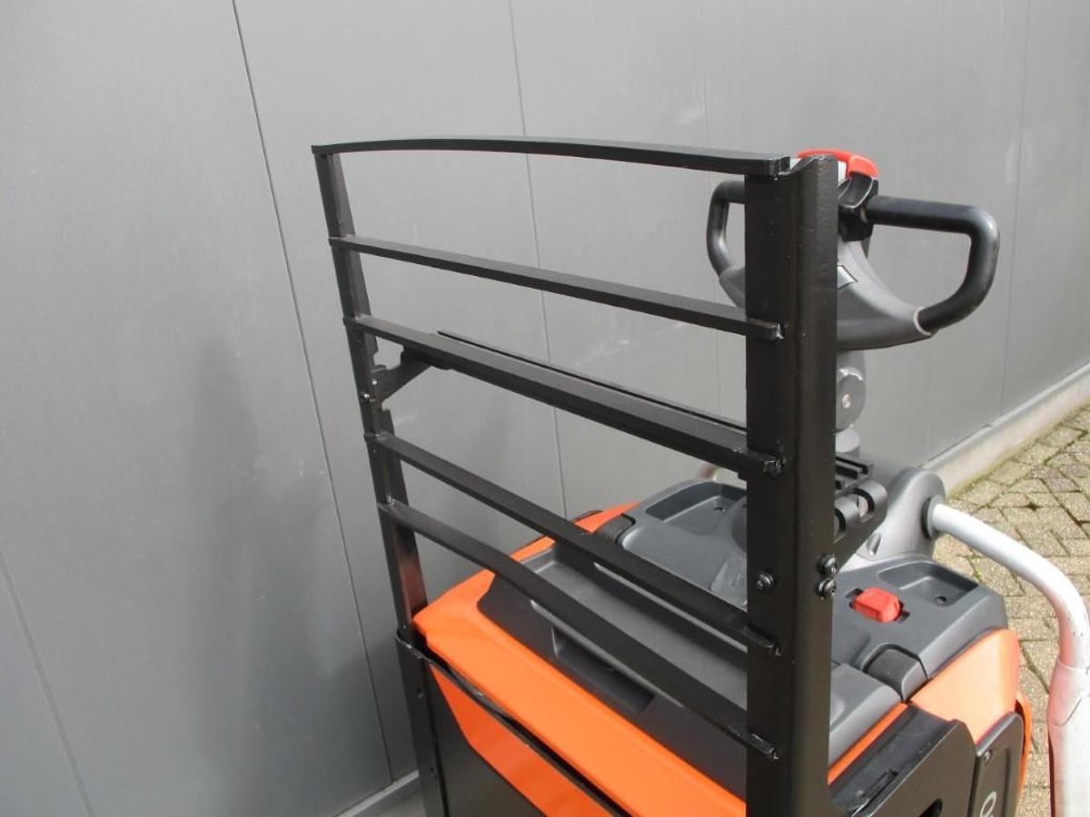 Refurbished 2017 TOYOTA LPE200 - 2062