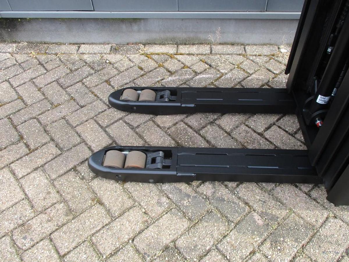 Refurbished 2018 TOYOTA SWE140L - 560