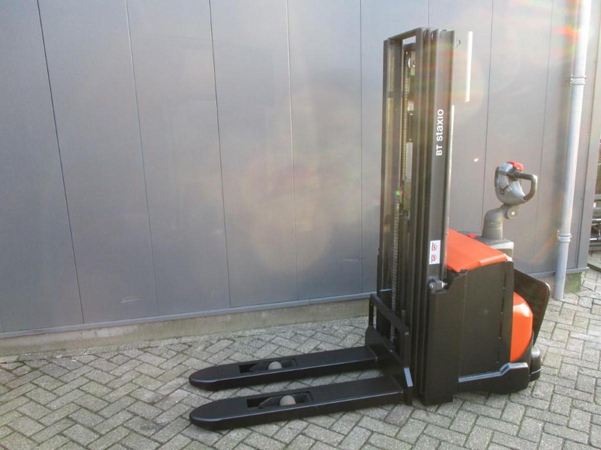 Refurbished 2017 TOYOTA SWE140 - 531