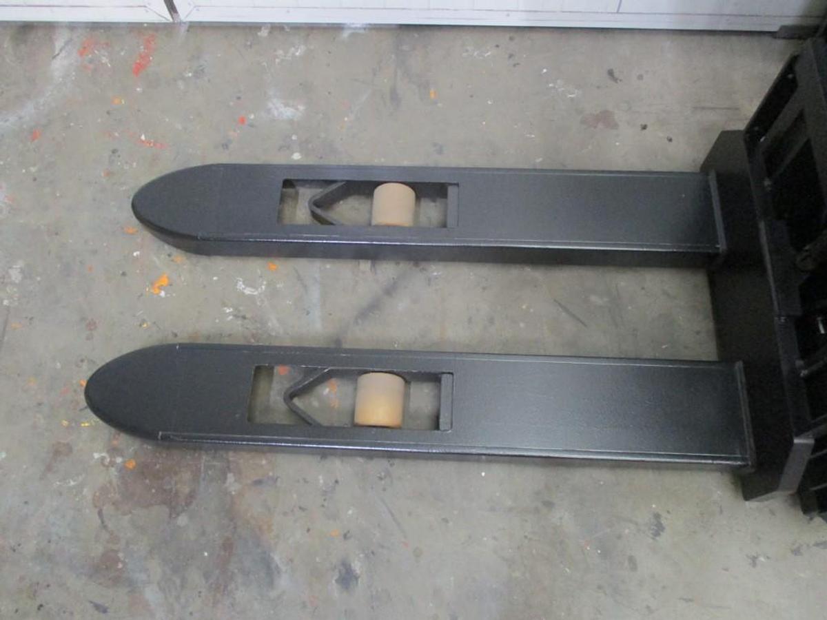 Refurbished 2021 TOYOTA SWE140 triplex - 1560