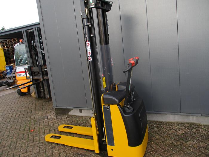 Refurbished 2001 Caterpillar NSP12K1
