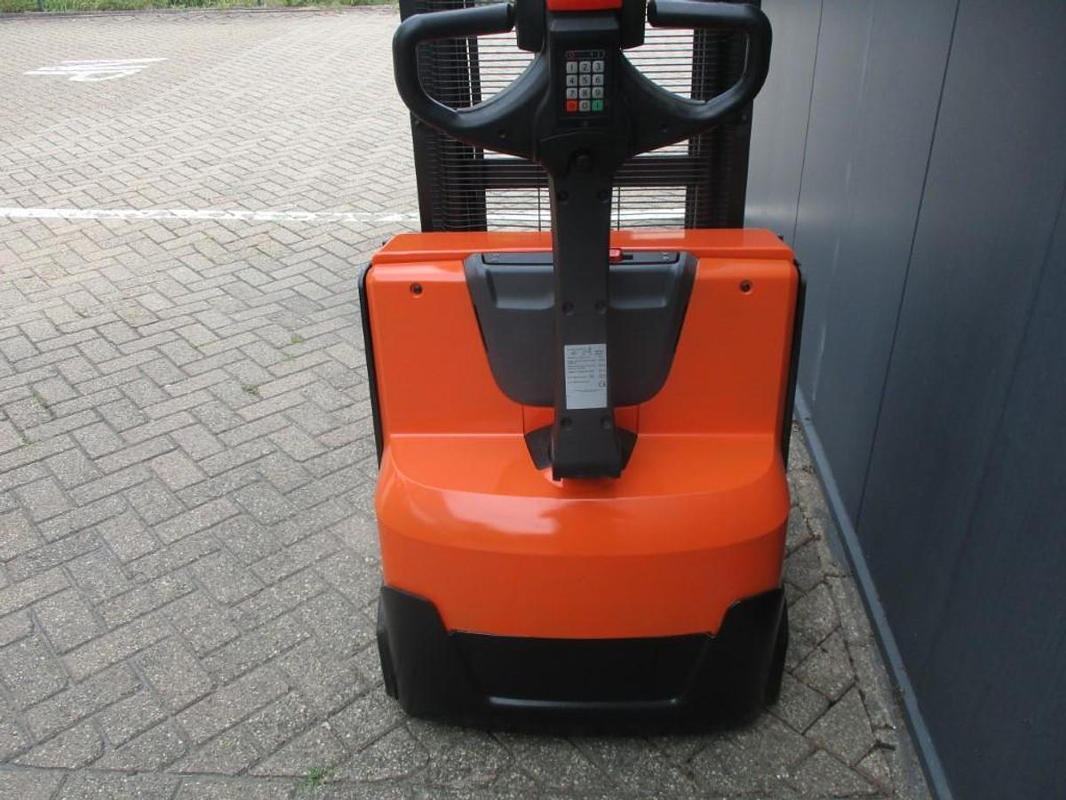 Refurbished 2016 TOYOTA BT SWE140L - 1500
