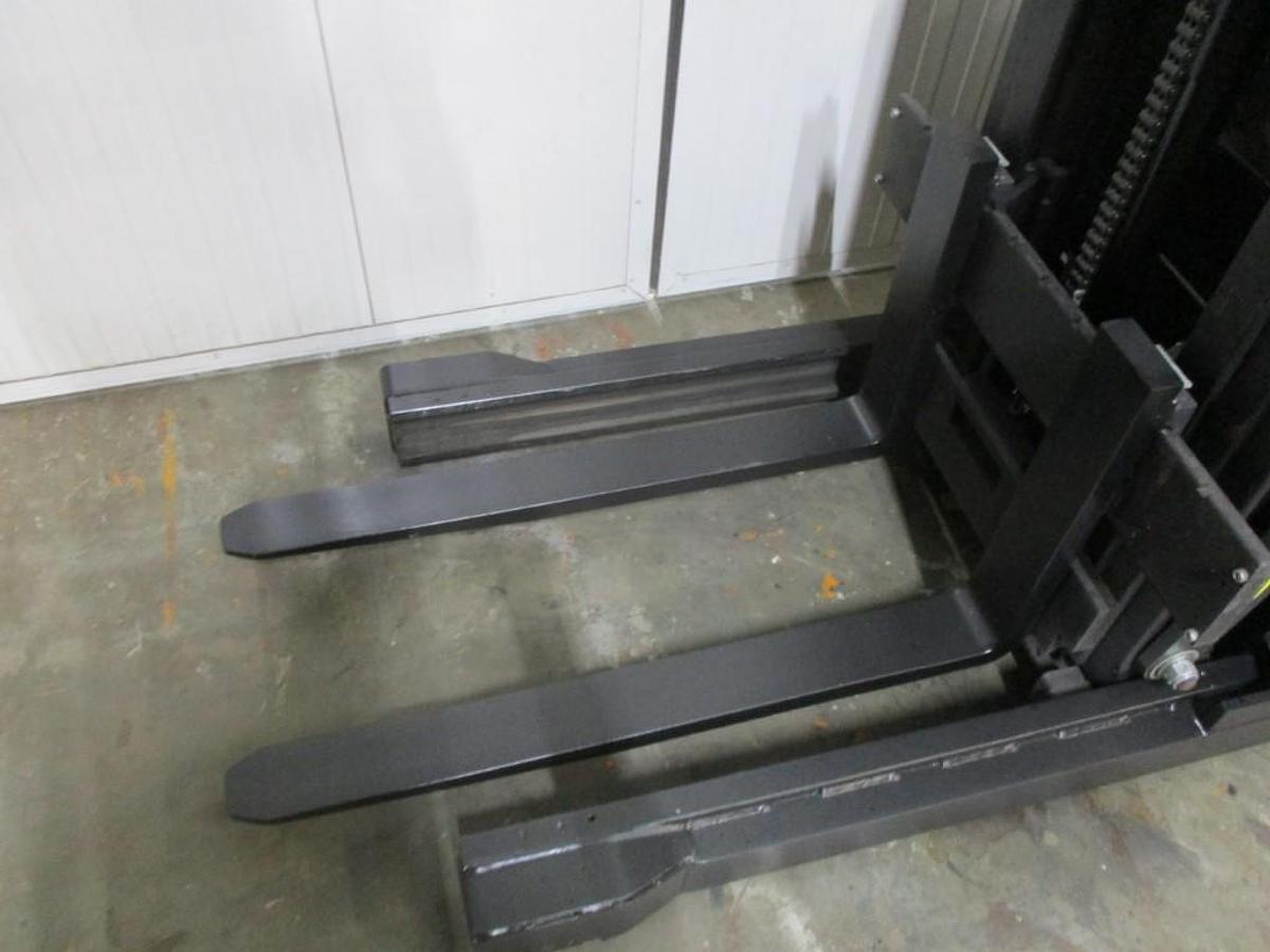 Refurbished 2019 TOYOTA SWE120XR triplex - 1201