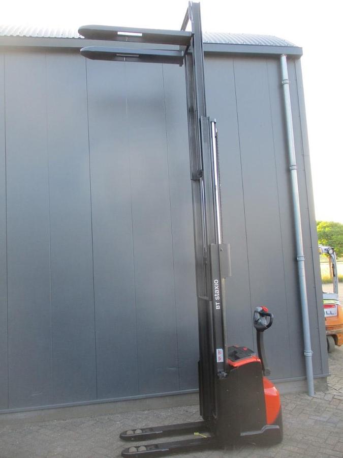 Refurbished 2017 TOYOTA SWE 120L triplex - 896