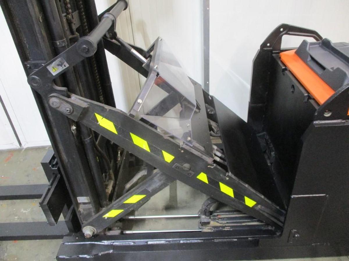 Refurbished 2020 TOYOTA SWE120XR triplex - 594