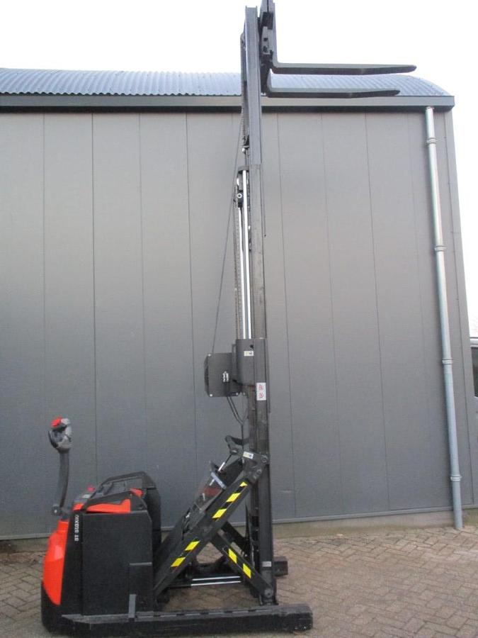 Refurbished 2018 TOYOTA SWE120XR triplex - 142