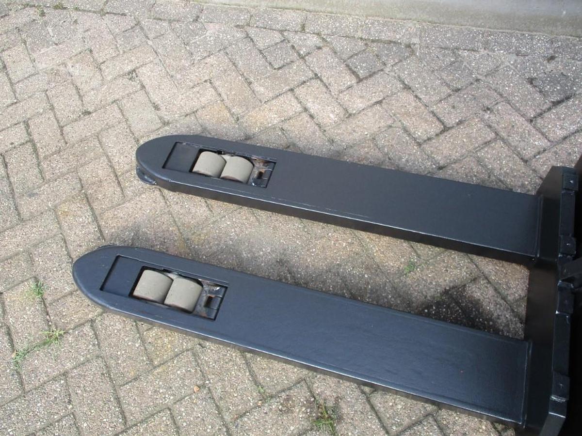 Refurbished 2015 TOYOTA BT SWE 080L - 1101