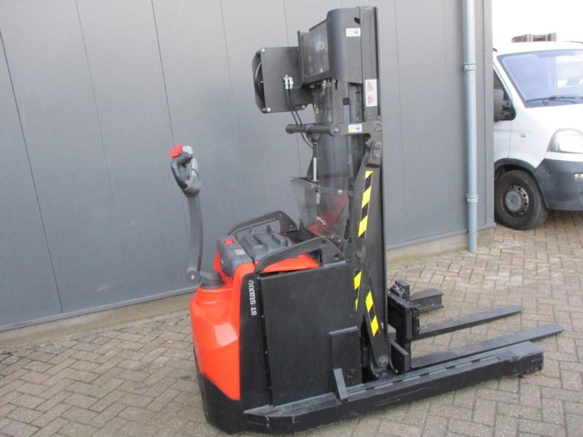 Refurbished 2018 TOYOTA SWE120XR triplex - 142