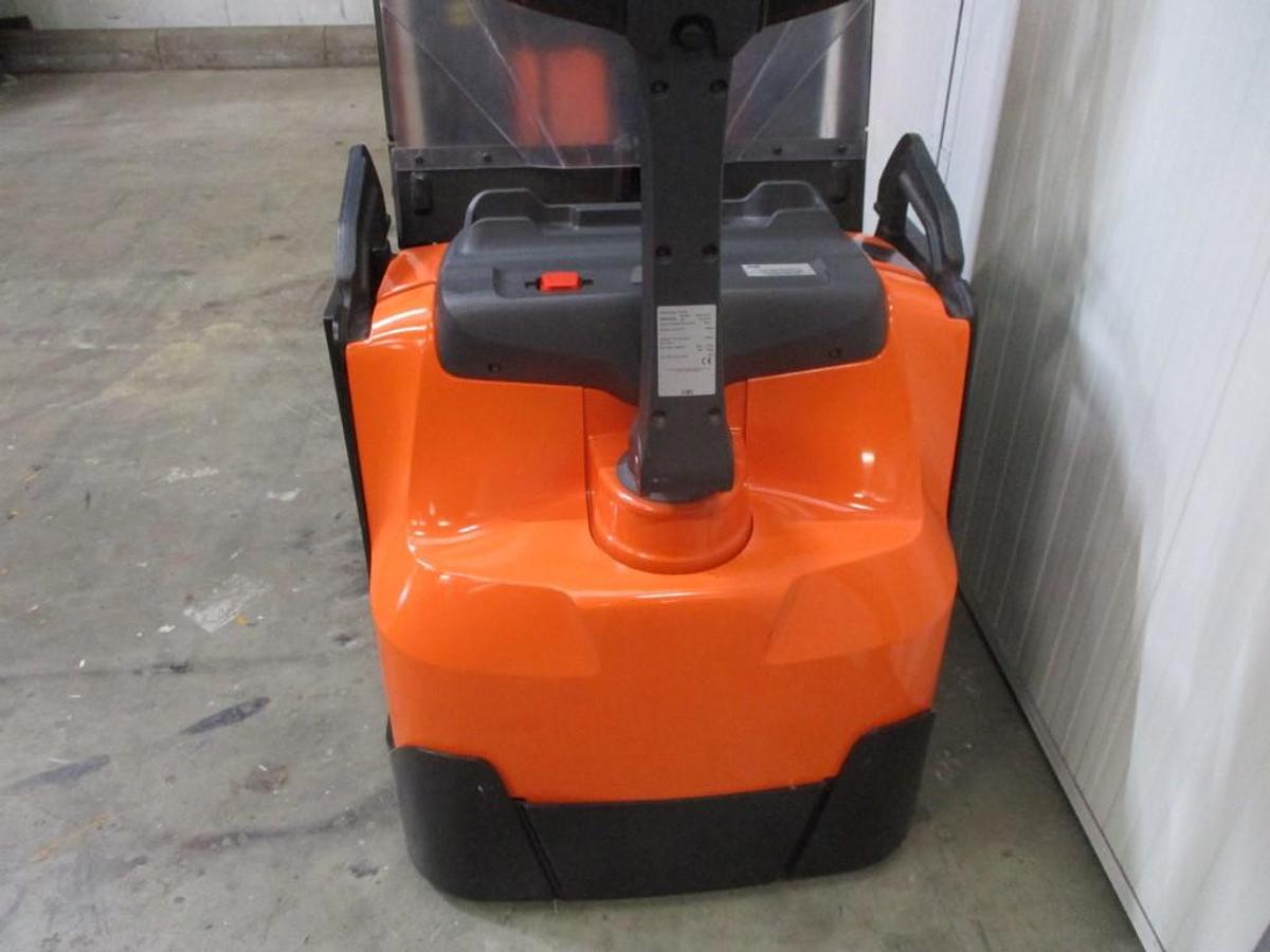Refurbished 2017 TOYOTA SWE120XR triplex - 1016