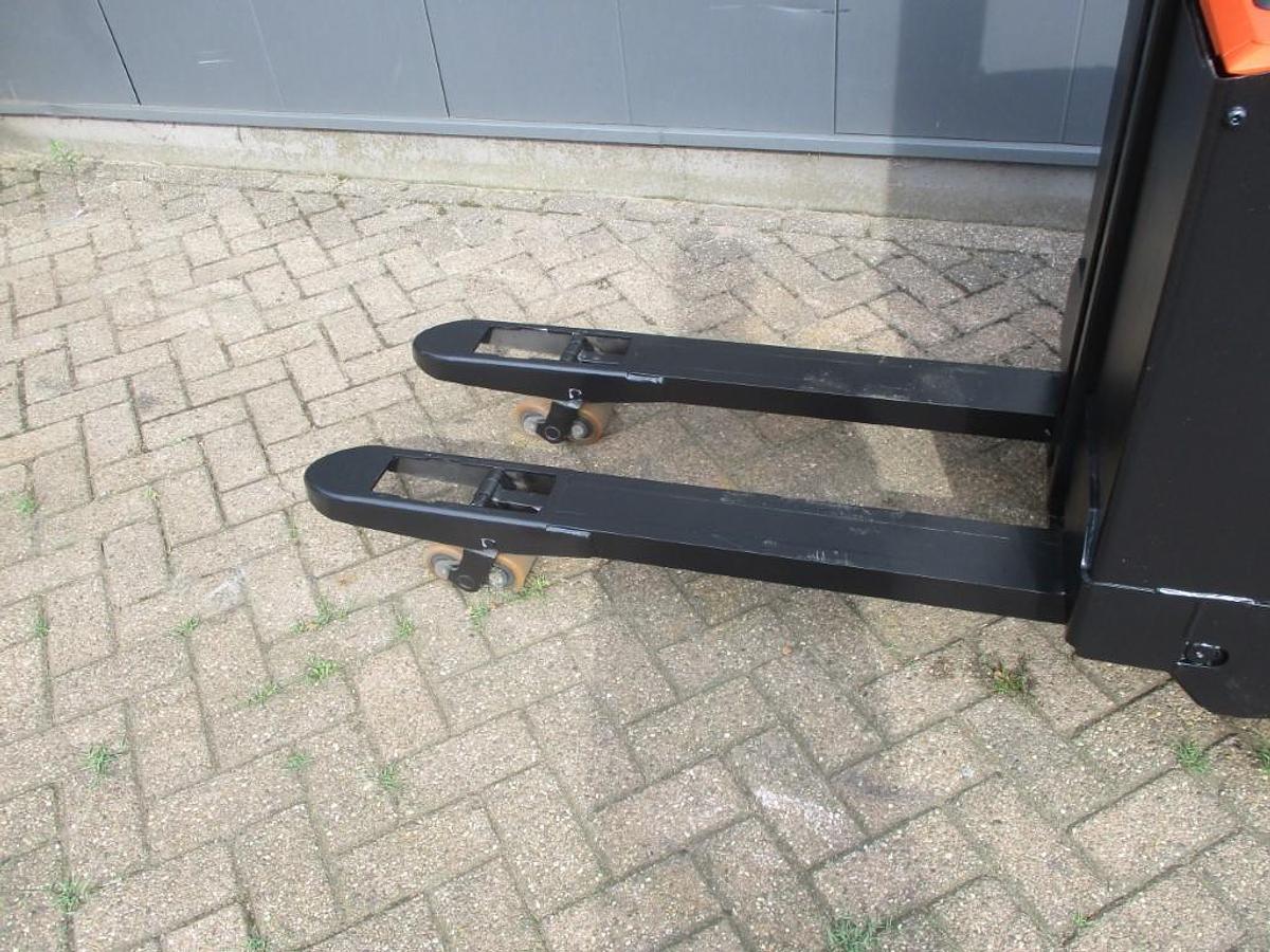 Refurbished 2015 TOYOTA BT SWE 080L - 1120