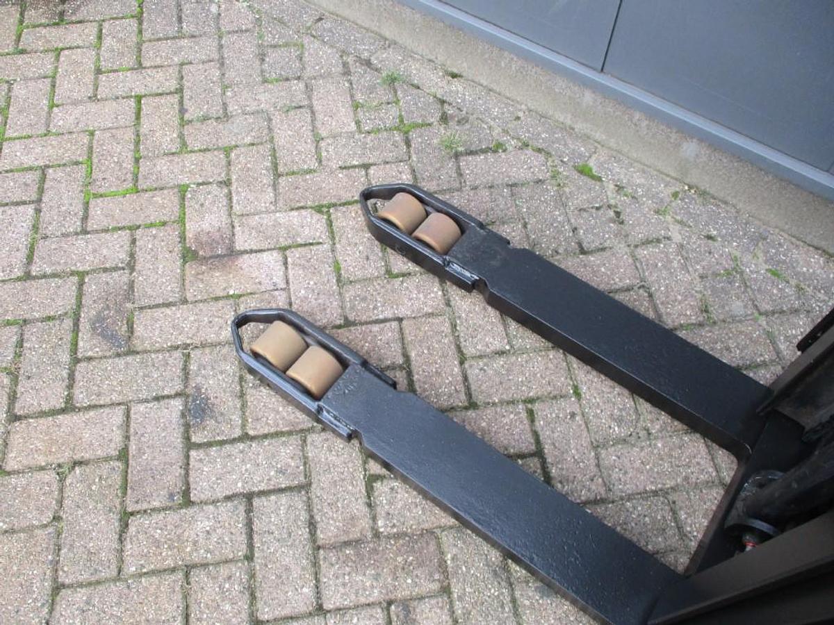 Refurbished 2016 TOYOTA SPE120 triplex - 2563