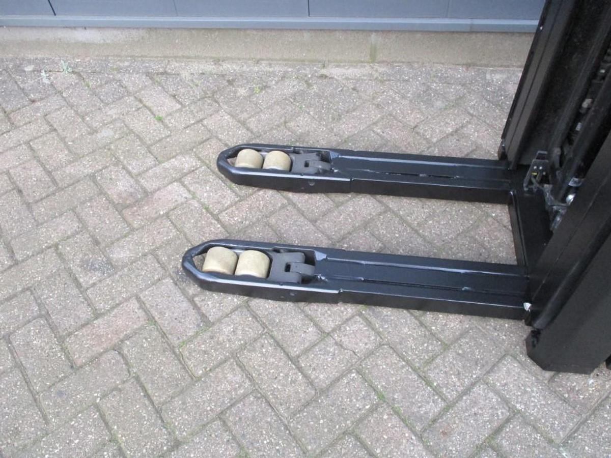 Refurbished 2018 TOYOTA SWE160L triplex - 1555