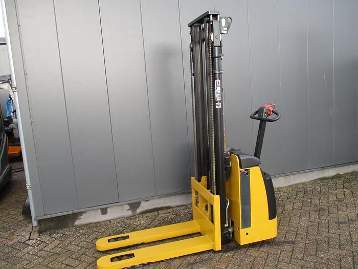 Refurbished 2001 Caterpillar NSP12K1
