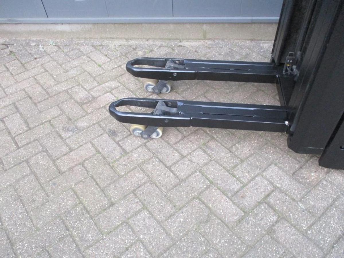 Refurbished 2018 TOYOTA SWE160L triplex - 1555