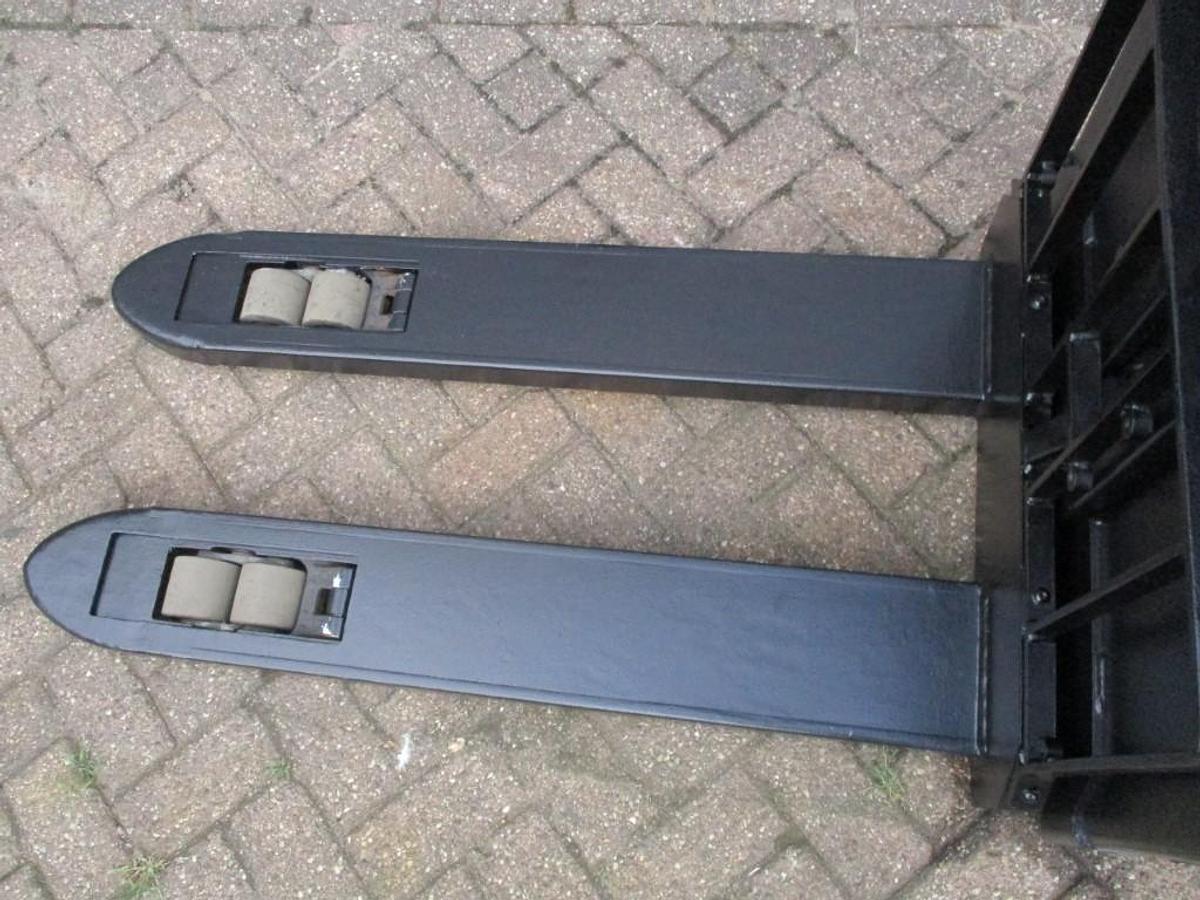 Refurbished 2017 TOYOTA SWE 080L - 1332