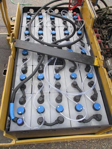 Refurbished 2000 Caterpillar F30