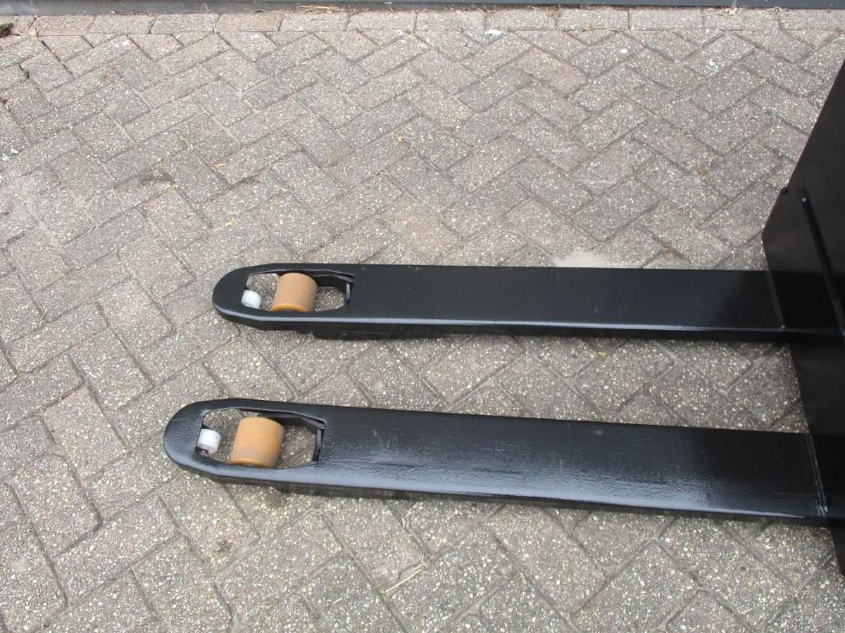 Refurbished 2018 TOYOTA LWE140 - 833