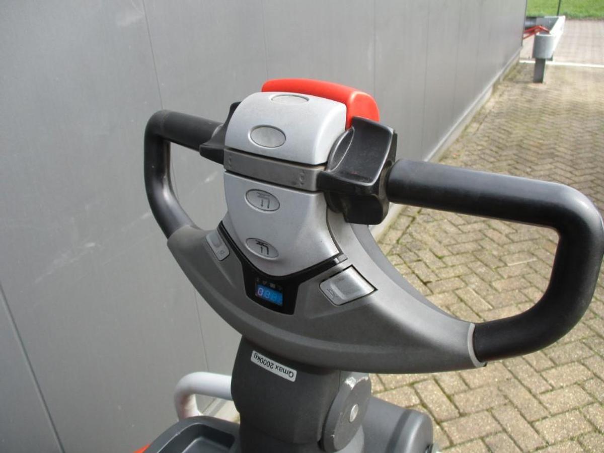 Refurbished 2017 TOYOTA LPE200 - 2062