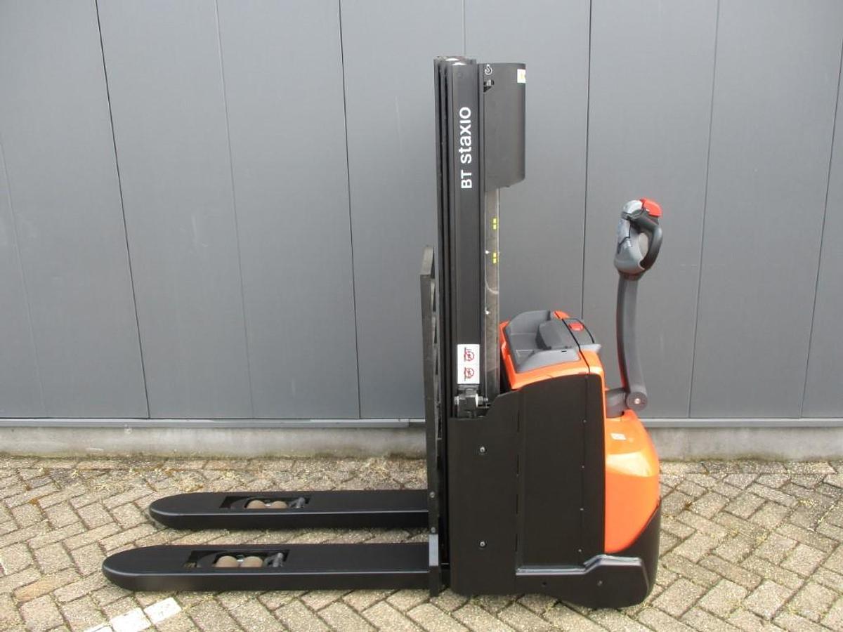 Refurbished 2018 TOYOTA SWE140L - 597